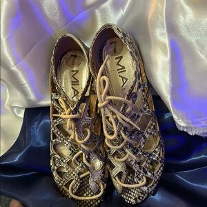 MIA SNAKESKIN SANDALS         NEVER BEEN WORN LOOKS GREAT WITH A DRESS OR PANTS